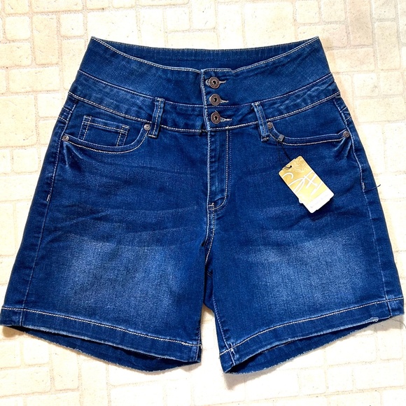Suzanne Betro Denim Shorts Dark Wash - Picture 2 of 9